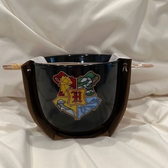 Harry Potter Stained-Glass Hogwarts School Crest Ramen Bowl with Chopsticks NWT - Picture 1 of 6